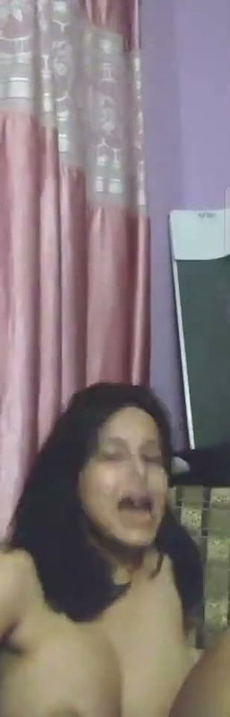 boob dikhake chut mein ungli kri