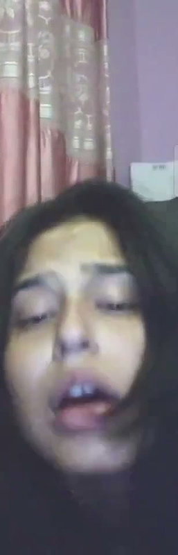 boob dikhake chut mein ungli kri