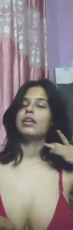 boob dikhake chut mein ungli kri