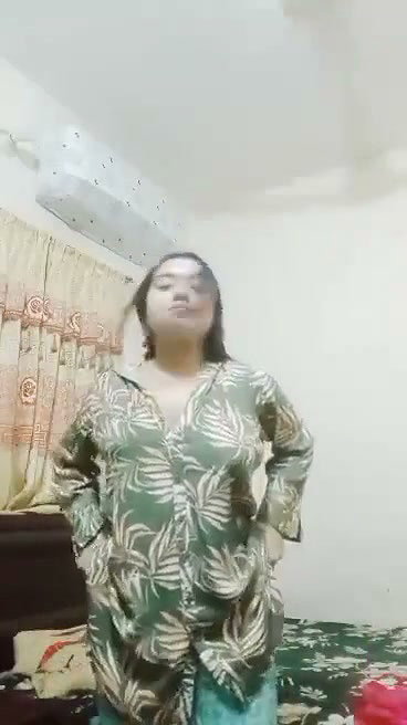 kapde kholke nangi video banayi