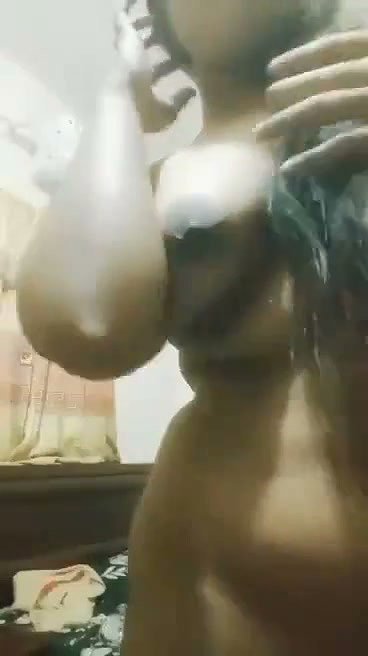 kapde kholke nangi video banayi