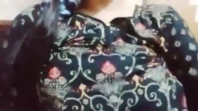 shalwar uthake boob dabayi