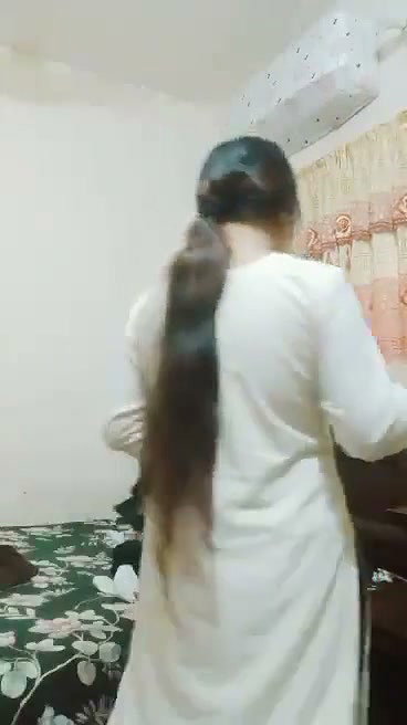 shalwar kholke boob dikhayi