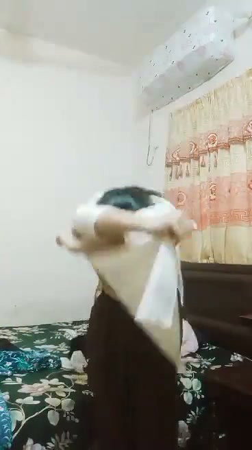 shalwar kholke boob dikhayi