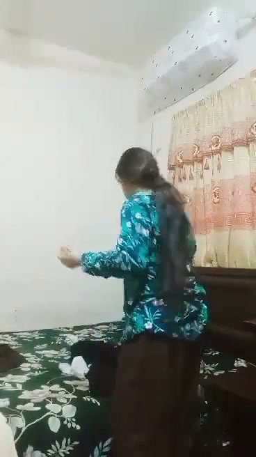 shalwar kholke boob dikhayi