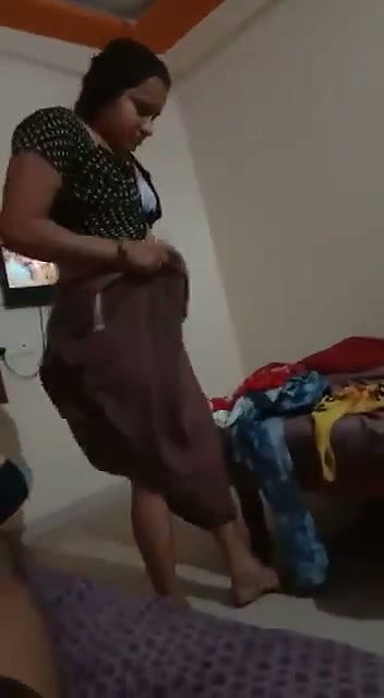 nangi bhabhi ne kapde pehni