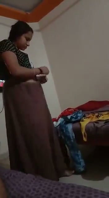 nangi bhabhi ne kapde pehni