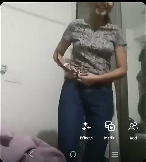 boob show to bf