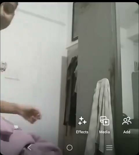 boob show to bf