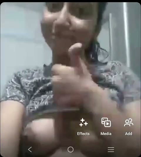 boob show to bf