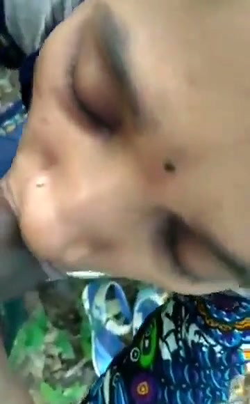 Hot girl Blowjob in middle of jungle