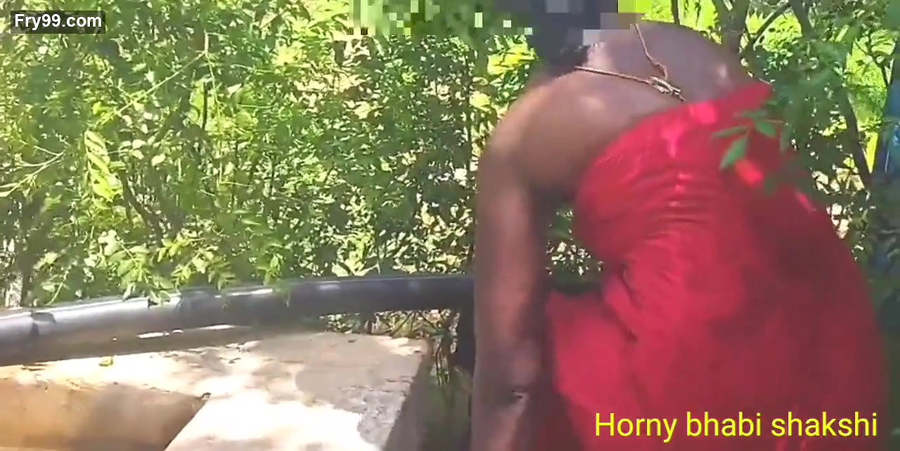 tamil aunty fucking with husband semi nude peticot hold above boobs