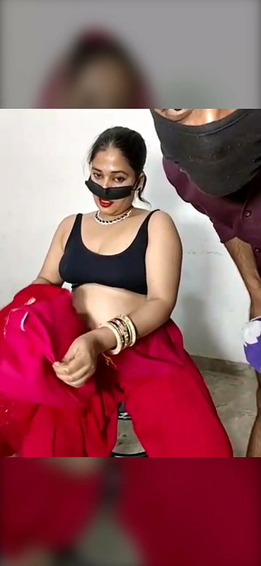Heena 143 boob show
