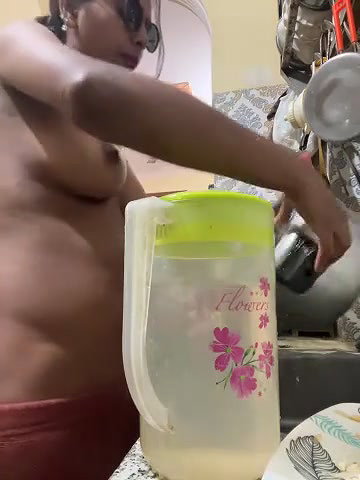 sexyayeshadesi boobs show
