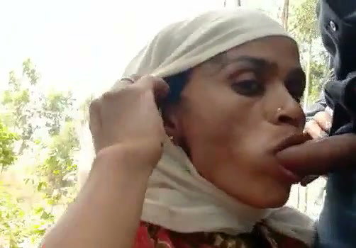 Aunty giving Blowjob Outdoor