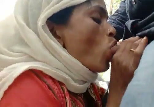 Aunty giving Blowjob Outdoor