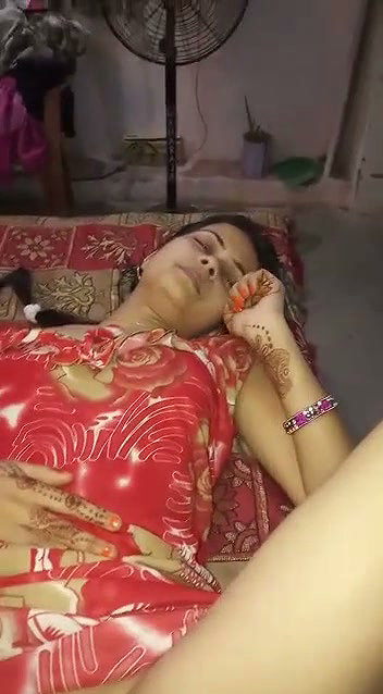 Awesome looking bhabhi Fingering by boyfriend