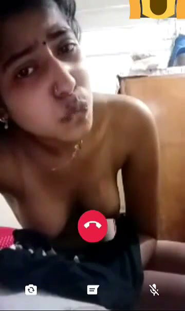 Beautiful hot bhabhi show her sexy boob
