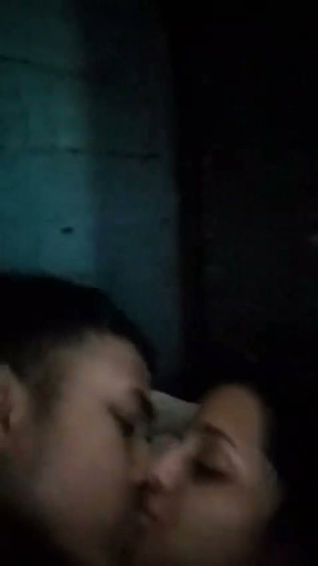 Boyfriend sucking boob of his gf