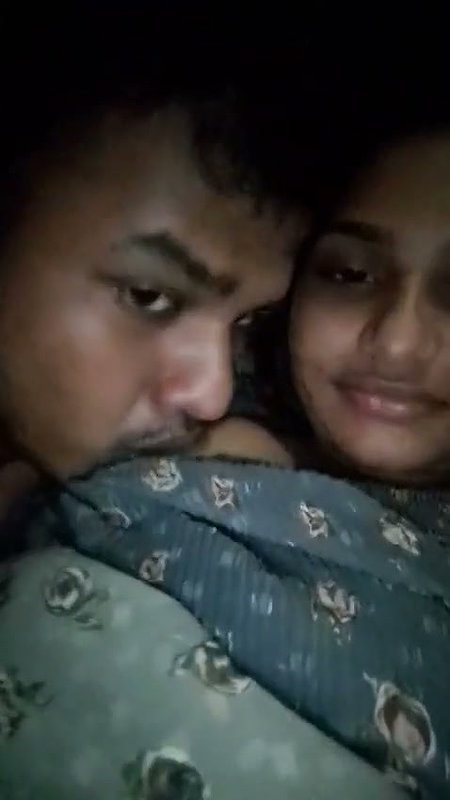 Boyfriend sucking boob of his gf