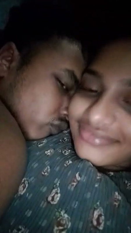 Boyfriend sucking boob of his gf
