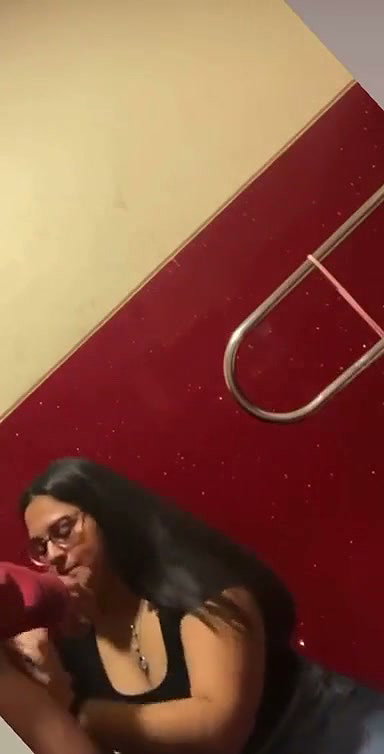 Chubby girl give an outdoor Blowjob