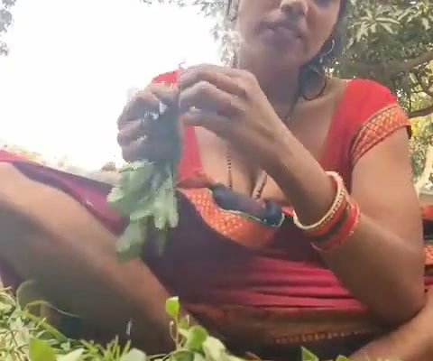 Bihari bhabhi using Cucumber in her pussy