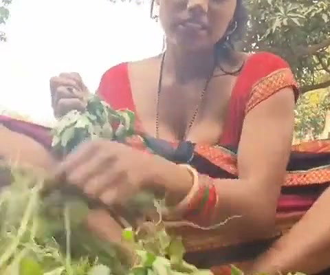 Bihari bhabhi using Cucumber in her pussy