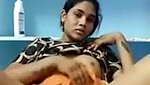 Hot girl rubing her pussy on vc