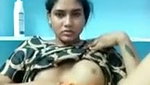 Hot girl rubing her pussy on vc