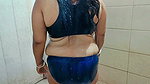 desi bowdi sexy bath