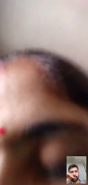 Sexy bhabhi show her beauty in vc