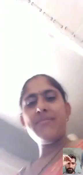 Sexy bhabhi show her beauty in vc