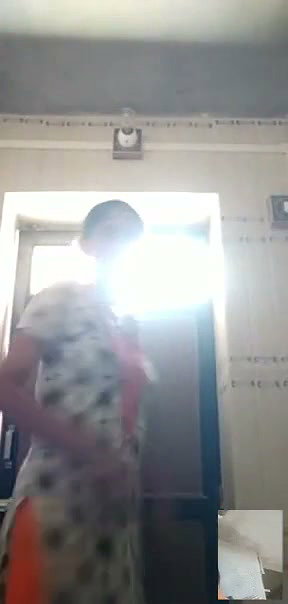 Sexy bhabhi show her beauty in vc