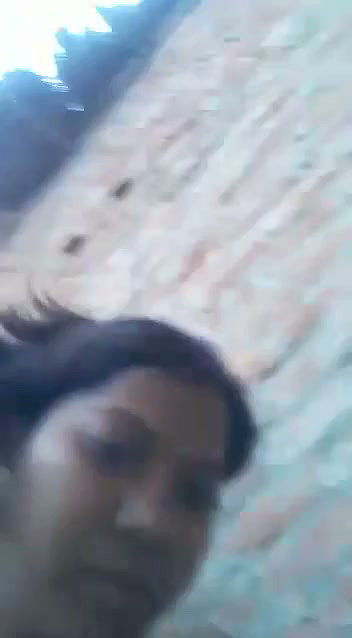 Village girl bathing show her pussy
