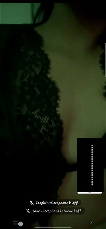 Desi gf fingering pussy in videocall