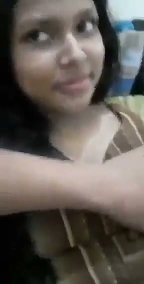 Boyfriend pressing gf boob show