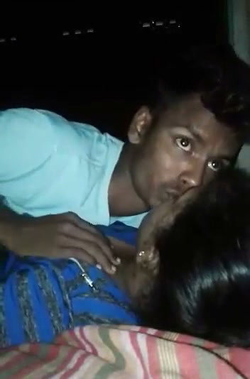 Boyfriend sucking gf boob enjoying