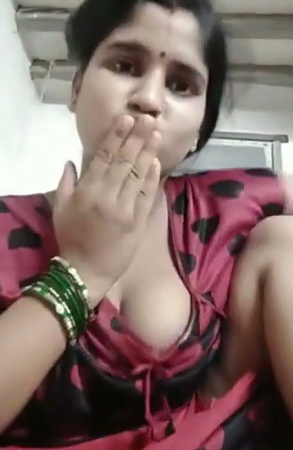 Neighbour bhabhi show her huge boob
