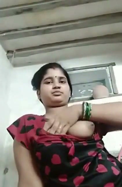 Neighbour bhabhi show her huge boob