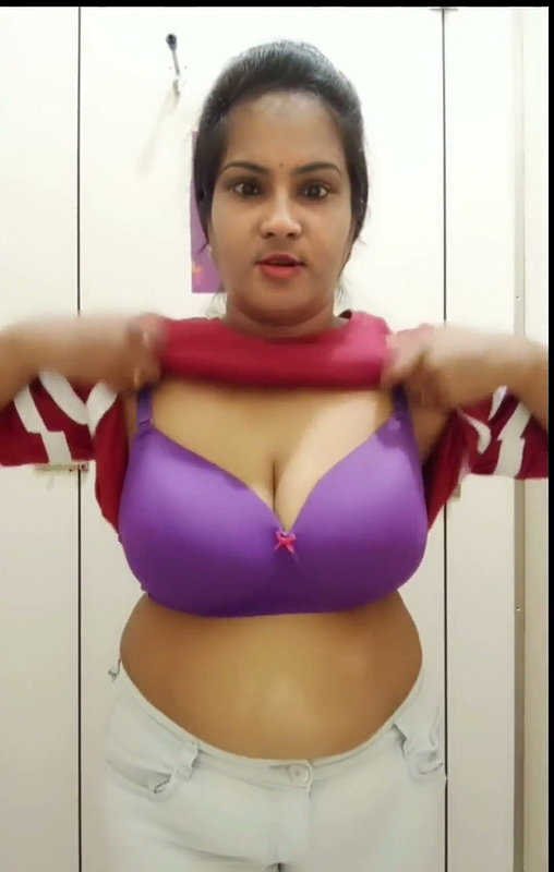 Sexy lady show her huge boob Fingering