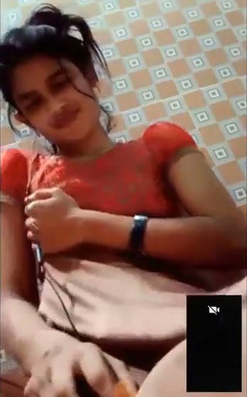 Sexy looking girl show her boob on vc