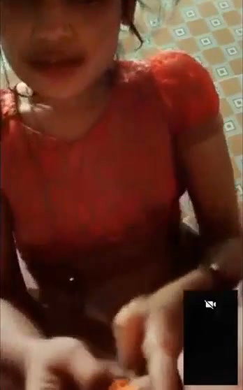 Sexy looking girl show her boob on vc