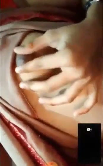 Sexy looking girl show her boob on vc