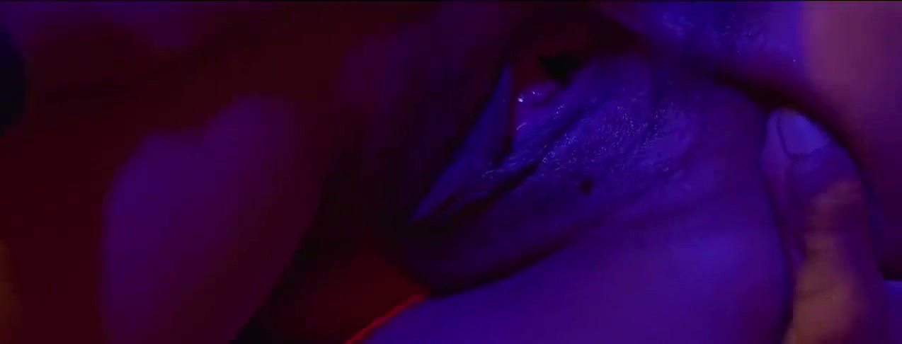 boyfriend licking her gf pussy