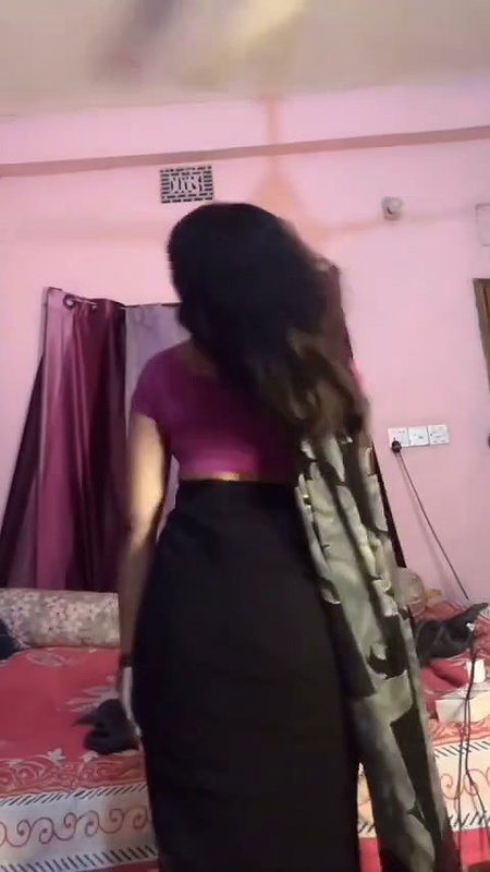 Sexy hot girl show her boob