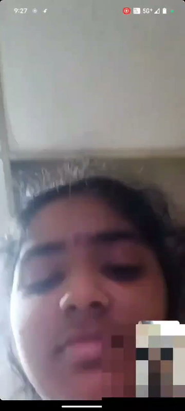 Sexy tamil girl showing her boob on video call