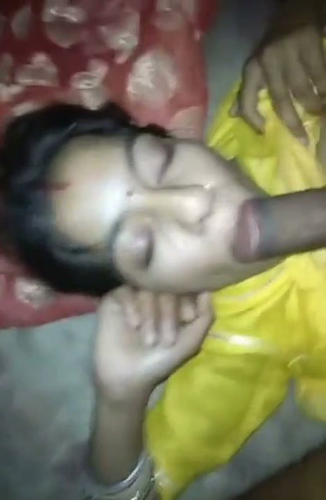 Sexy hot bhabhi giving Blowjob to her ex lover