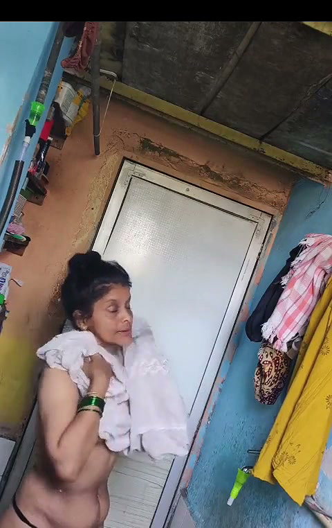 Bhabhi taking bath devar watching