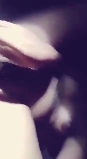 Sexy girl show her pussy